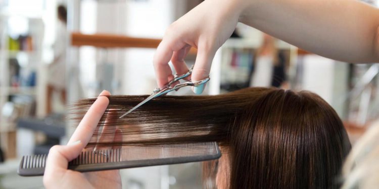 Slobodna Dalmacija – Ajme Splićankama! Za pramenove u salonima neke daju i petinu plaće!; ‘A šta bi vi?! Pa znate da je sve krešilo…’