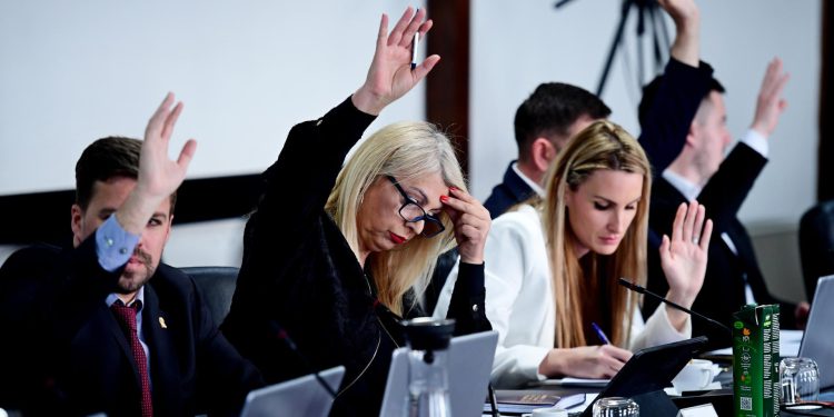 Slobodna Dalmacija – Tko se u splitskom Gradskom vijeću napričao, a tko šutio? Rekorder broji čak 368 javljanja, a neki ni deset…