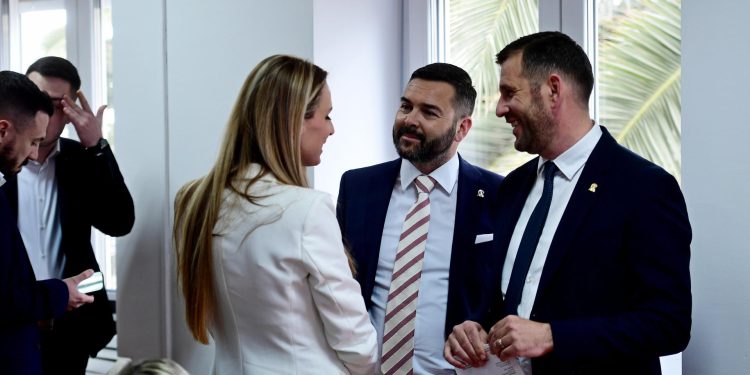 Slobodna Dalmacija – Show u vijećnici Puljka i Šute: ‘Da postoji procedura za oduzimanje diplome…’; Ispitajte diplomu najvažnije osobe…’