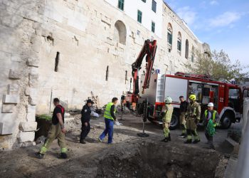 Slobodna Dalmacija – Teška nesreća u centru Splita: radnika prikliještio veliki kameni blok, u bolnici se bori za život!