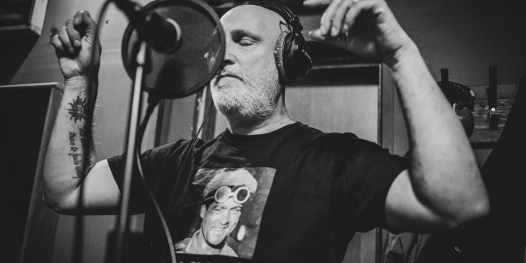 Kriptidi imaju eksplozivan novi album, možda i najaktualniji u Hrvatskoj „Živimo u posljednjem vremenu“ snimljen je kod Jere Šešelje!