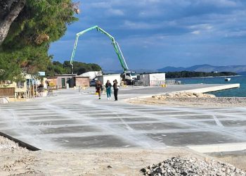 Na Jadriji se radi punom parom. Polako se naziru mjesta gdje dolazi nova rasvjeta, tuševi…Bacite oko kako teku radovi