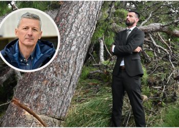 Slobodna Dalmacija – Prkić proziva ‘Onoga koji sve zna’: ‘Gledali smo prizore iz filmova, hrabrog zamjenika odvodi policija…’