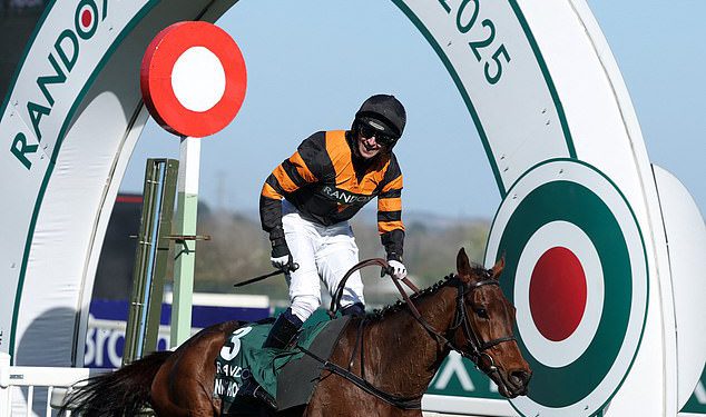 33-1 Nick Rockett osvaja Grand National u bajci 1-2-3 za Willieja Mullinsa nakon što se održi favorita I Maximus u dramatičnom završetku u Aintree