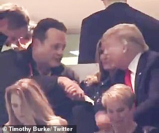 Vaughn je oštro kritiziran 2020. godine kada je viđen kako trese Trumpovu ruku na bejzbol utakmici