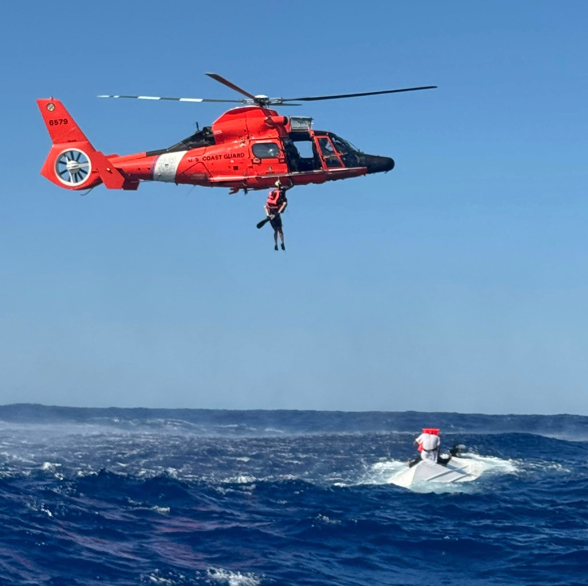 Pet ljudi još uvijek nedostaje nakon što je čamac prekrio gotovo 22 milje udaljen od obale jugoistočne Floride