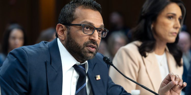 6. siječnja Pobuni koji je pomilovao Trump optužuje Kasha Patela da ih je ‘ubodela u leđa’