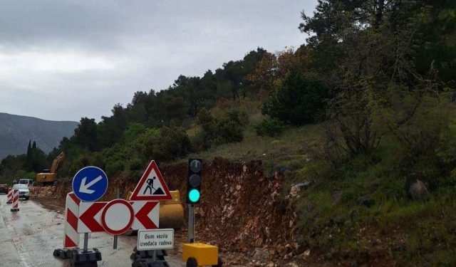 60 DANA SEMAFORA Usporeno dionicom Mostar – Čitluk radi izgradnje pješačke staze prema brdu Hum