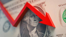 Dollar Nosedives na trogodišnje najniže