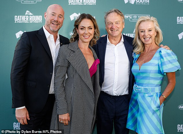 Luke i Cate Sayers (na slici lijevo i drugo s lijeve strane s direktorom Carltona Brianom Cook -om i njegovim partnerom) imaju četvero djece