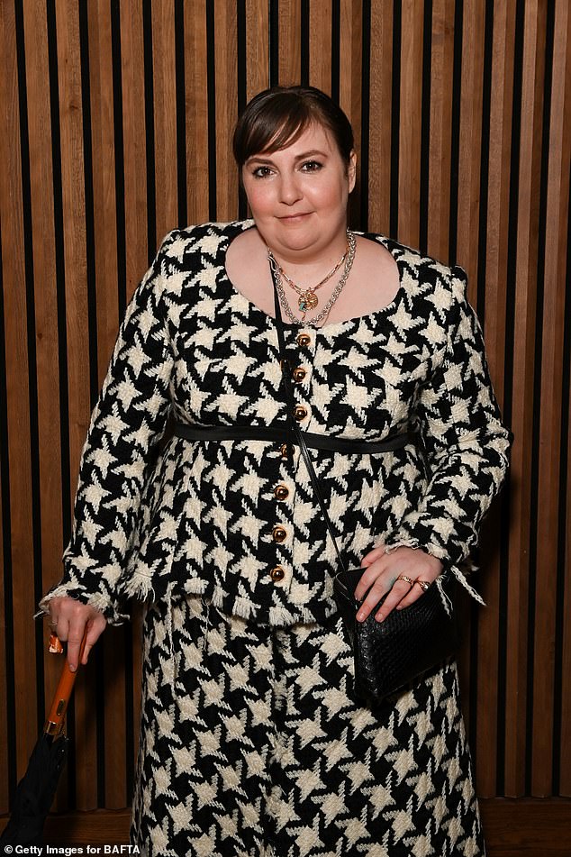 Prošlog svibnja Lena je govorila o svom genetskom stanju, sindromu hipermobile Ehlers-Danlos. Zvijezda je također iskrena zbog svojih borbi s endometriozom; Gledano 2022