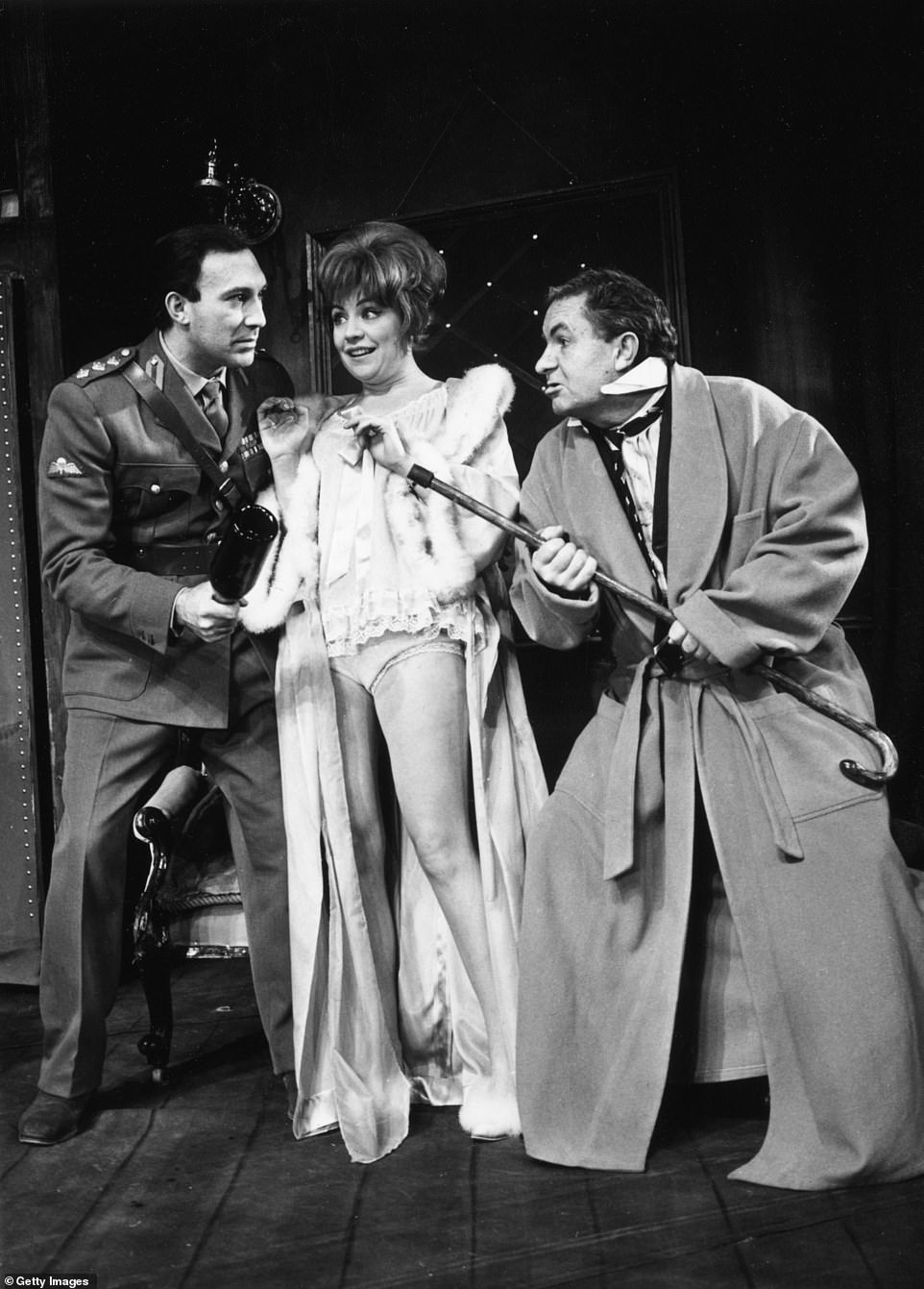Montague je rođen 1927. godine i trenirao je u školi Old Vic Theatre prije nego što je debitovao na pozornici 1950. godine. Na slici na pozornici u alkemičaru s Priscillom Morgan i Leo McKern