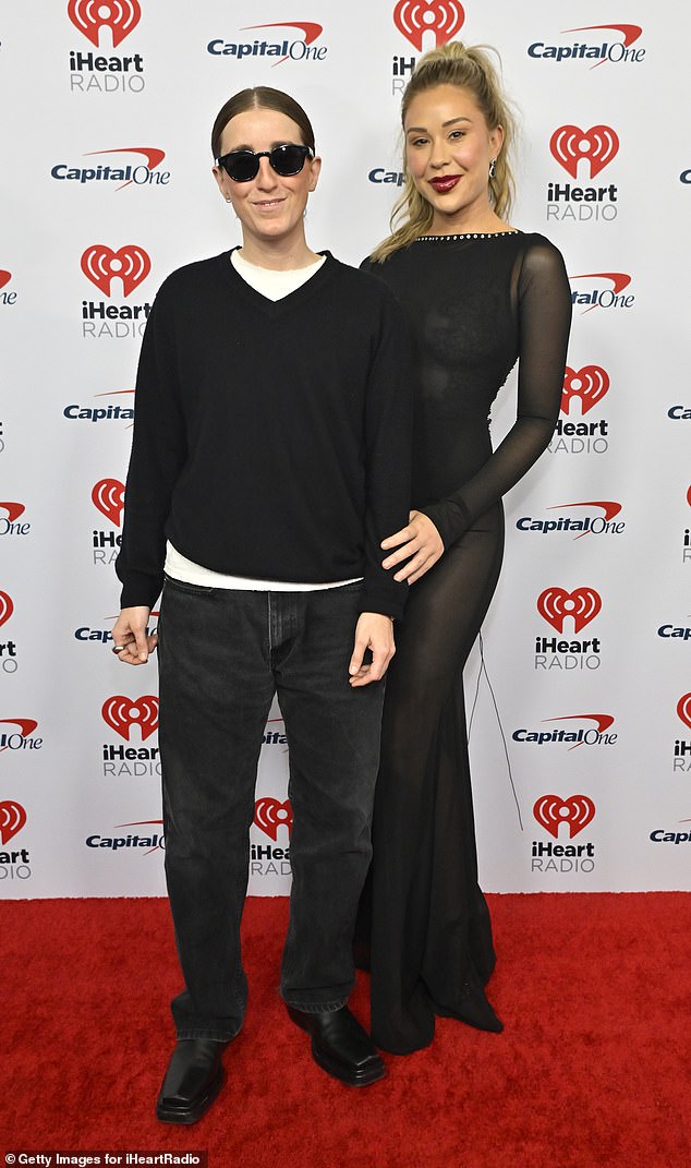 Ljepota je sada kao lezbijka i udana za komičara Robbyja Hoffmana, kojeg se vjenčala 1. siječnja; Na slici u rujnu 2023