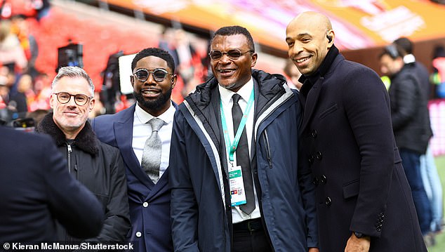 Carragher (lijevo), Richards (drugi lijevo) i Thierry Henry (desno) nisu sramežljivi na šale jezika i obraza na CBS-u. Ekipa pundira na slici legende Francuske Marcel Desailly