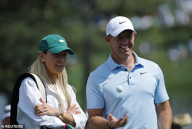McIlroy - koji se oženio Stollom 2017. - uživa u smijehu tijekom godišnjeg natjecanja u Augusta