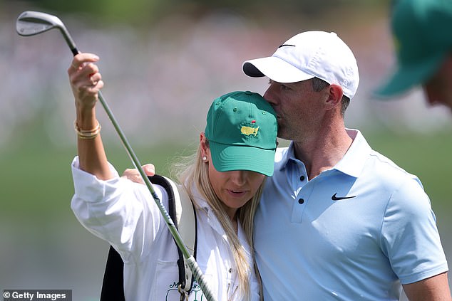 Rory McIlroy pridružili su se njegova supruga Erica Stoll i kći Poppy za natjecanje u par-3