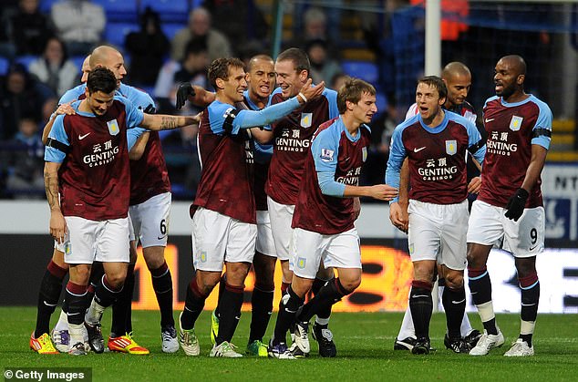 Petrov SNR (četvrti lijevo) igrao je 219 puta za Vilu, a imenovan je kapetanom kluba 2009. godine