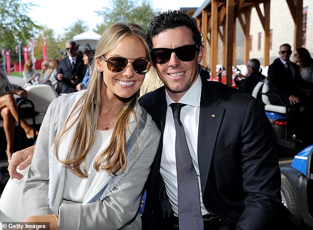 Stoll i McIlroy na ceremoniji otvaranja Ryder Cupa 2016. u Nacionalnom golf klubu Hazeltine u Chaska, Minnesota. Par se zaručio krajem prethodne godine u Parizu