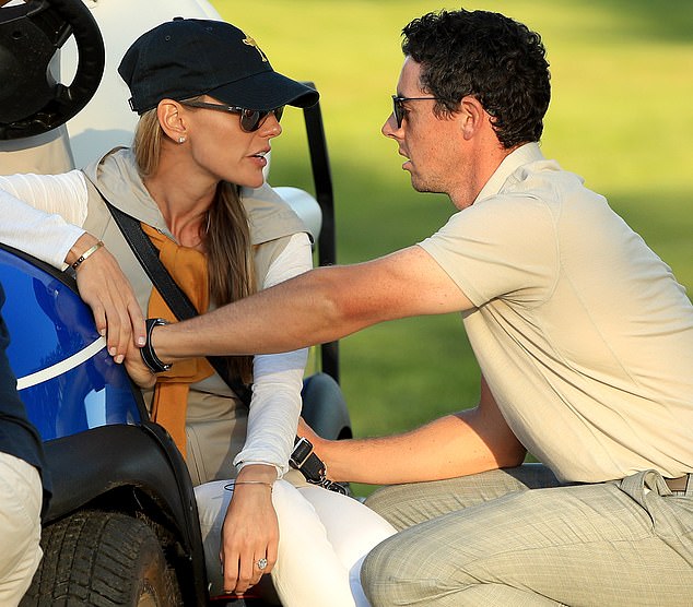Par dijeli trenutak tijekom Ryder Cupa u Nacionalnom golf klubu Hazeltine 2016. godine