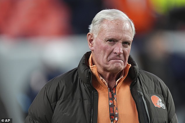 Haslam je Watson potpisao potpuno zajamčeni ugovor od 230 milijuna dolara koji se nije isplatio