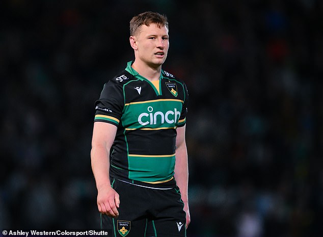 Pollockov skiper Northampton Fraser Dingwall (na slici) priznaje da ponekad mora natjerati mladića da 'pirjava', ali nema problema sa svojim stavom kad odvede na teren