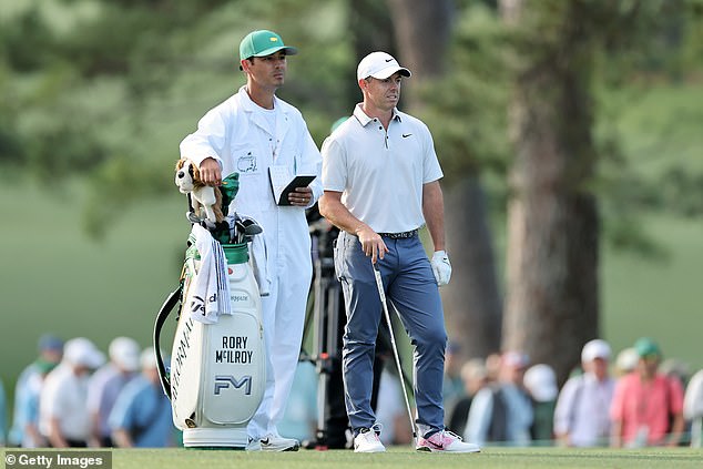 McIlroy, na slici Caddyja Harryja Diamonda, započeo je u subotu karcirajući pet trojki zaredom