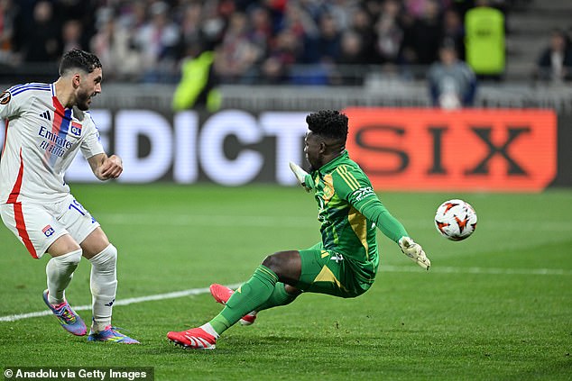 Čuvar Andre Onana, čija je kasna pogreška u četvrtak dala Lyonu gol, ostala je kod kuće
