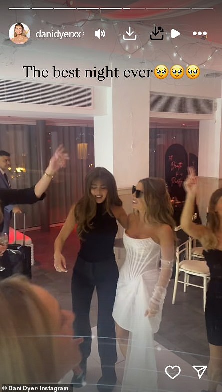 Viđena je u jednom isječku kako pjeva i pleše s Love Island Bestie Georgia i sestrom Sunnitie
