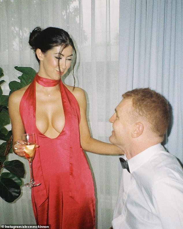 Power's najnovije bebe postao je vruć na petama McKinnona javno izjavljujući svoju ljubav prema djevojci Lily Malone (na slici zajedno)