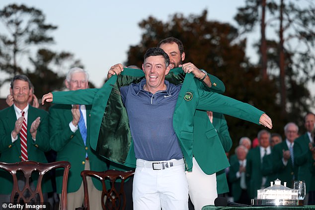 Scottie Scheffler stavlja zelenu jaknu na McIlroy nakon posljednjeg kruga majstora