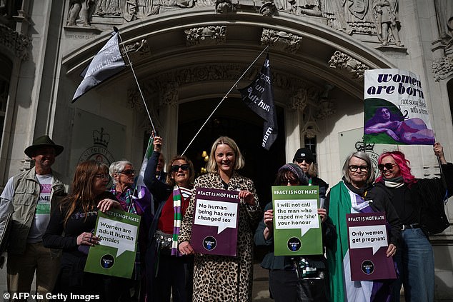 Slučaj se usredotočio na to treba li netko s potvrdom o prepoznavanju spola (GRC) prepoznati njihov spol kao ženku kao ženu prema Zakonu o jednakosti iz 2010. godine