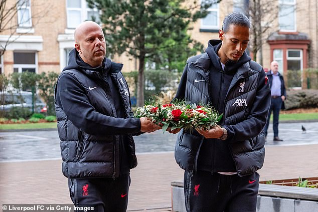 Kapetan, prikazan ovdje na Millsborough Memorial -u s utora Arne, izvanredan je vođa