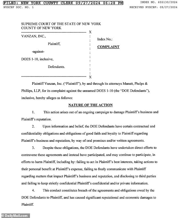 Lažno tužba koju je isključivo dobio DailyMail.com pokazala je da je prikriveni slučaj podnesen bez imena optuženih u očitoj nastojanju da izbjegne otkrivanje otkrivanja