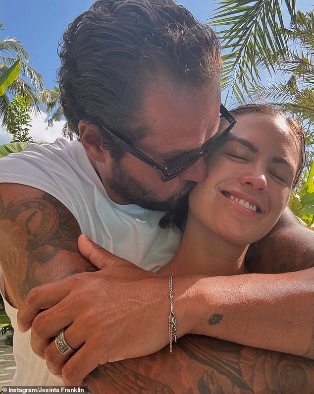 Lance Franklin uzeo je prijeko potreban odmor na Baliju sa svojom suprugom Jesinta i dvoje djece