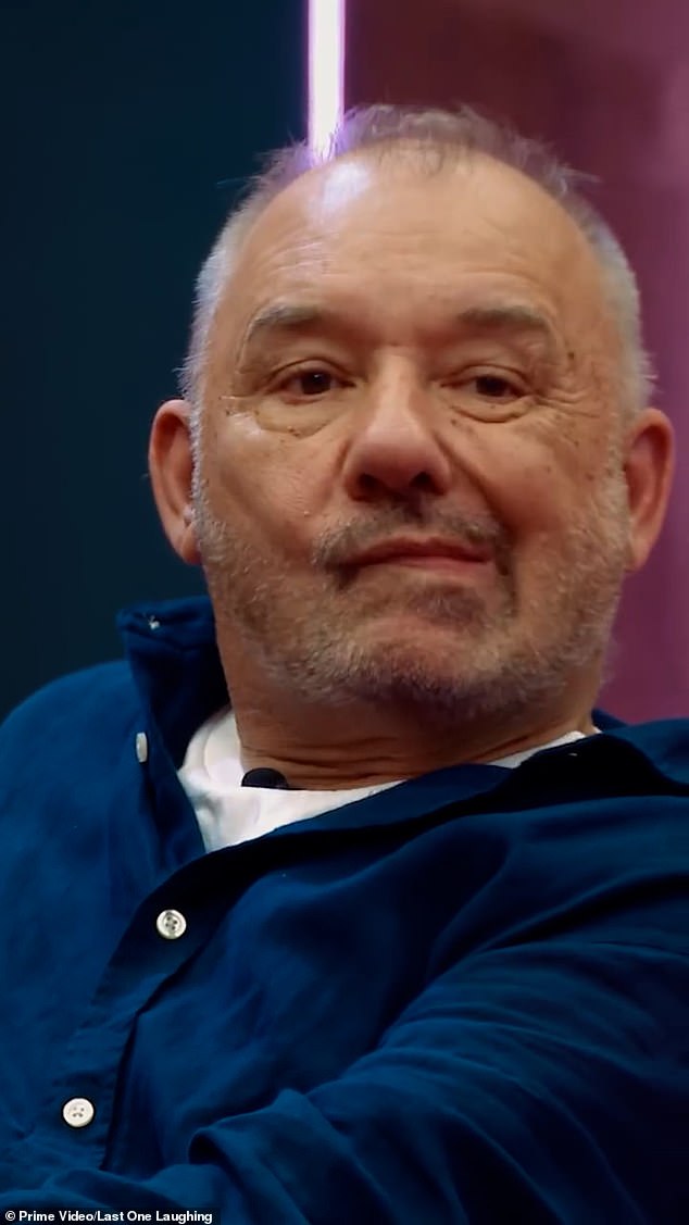 Komičar Bob Mortimer pobijedio je u prvoj seriji posljednjeg u Velikoj Britaniji nakon što je uspio probiti Richarda Ayewadea svojom knjigom šala