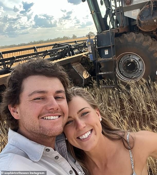 Sophie, 28, prešla je na farmu 27-godišnjaka u Condobolinu u NSW-u iz svog starog rodnog grada Mildura prije šest mjeseci i sada kaže da je to bila 