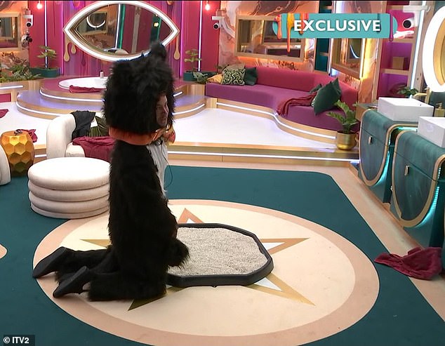 Ashley se odnosila na trenutak emisije koja je također ostavila gledatelje šokirane kao Chris Hughes nakon što je urinirao u ladicu za smeće i obrisao dokaze kao dio bizarnog zadatka