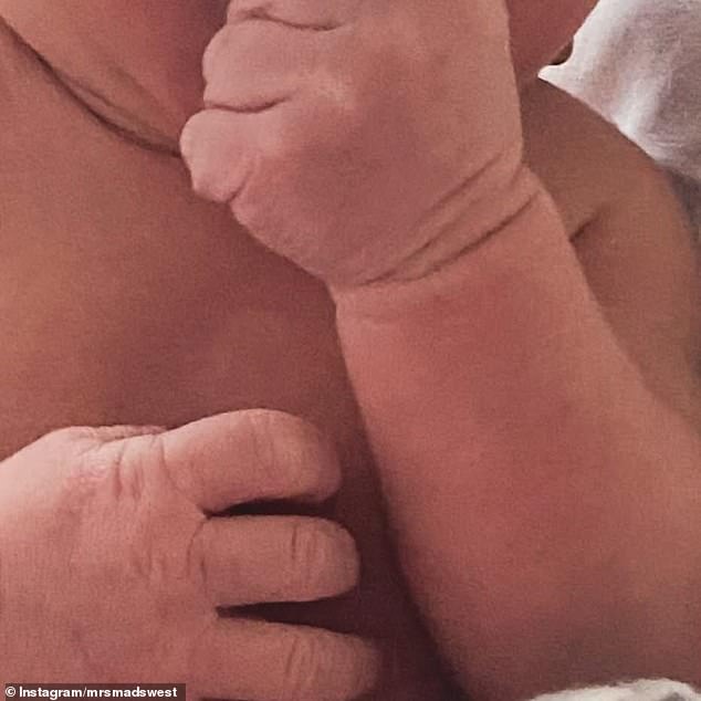 47-godišnjakinja je u subotu podijelila pogled na novorođenče u Instagram postu, otkrivši da je dijete bilo u izvrsnom zdravlju