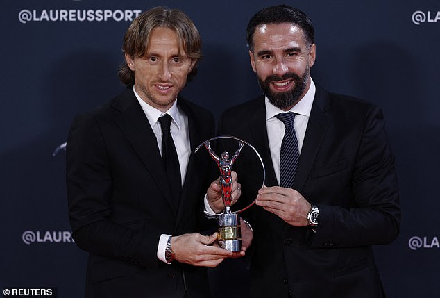 Luka Modrić i Dani Carvajal pokupili su nagradu Team of the Year u ime Real Madrida