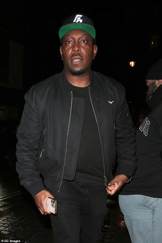 Izvođač je objasnio da je završio tečaj i dobio certifikat, što potvrđuje da je kvalificiran u certifikatu grada i cehova u žbukanju