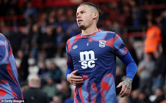 Kalvin Phillips mogao bi se vratiti na svoju staru stranu dok klub traži iskustvo u redovima