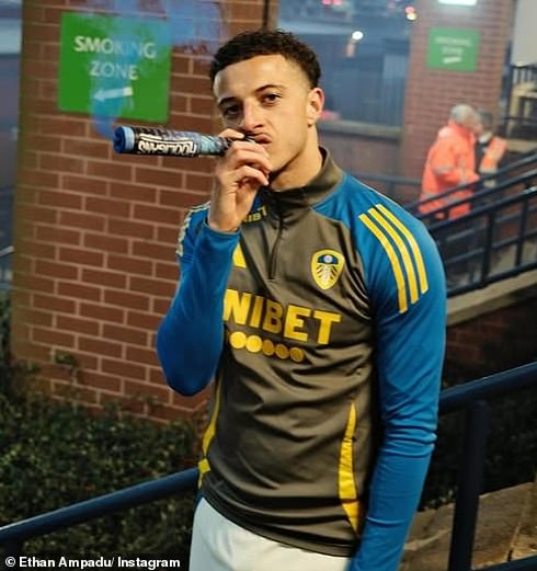 Ethan Ampadu, na slici se pretvarajući da puši pirotehnički bljesak, inzistirao je da postoji glad za osvajanje titule, a ne samo podmirivanje promocije