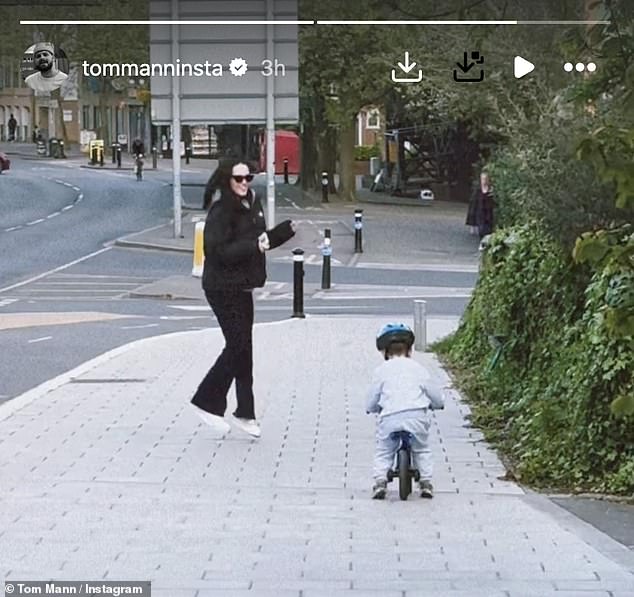 Zajedno je podijelio fotografije njih, uključujući i jednu od njega i Danielle kako uživa u sastanku za ručak tijekom vikenda i ugleda da se igra s njegovim trogodišnjim sinom Bowiejem