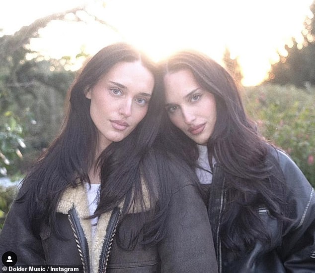 Poput Toma, i Danielle je također glazbenica i nalazi se u dvodijelnom bendu zajedno sa svojom sestrom blizankom Zara pod nazivom Dolder (na slici)