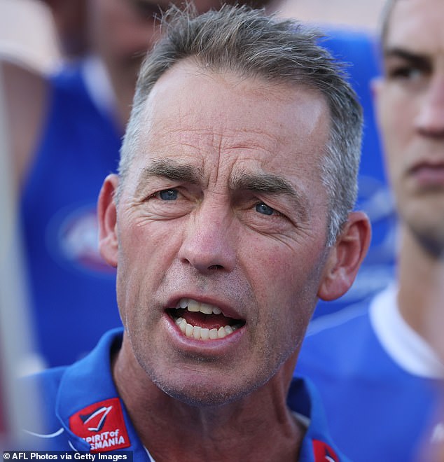 Kengaroos su ove sezone pobijedili u samo jednoj utakmici, a Cornes je ispitivao na dnevnom redu ako je Clarkson (na slici) najbolji izbor biti na čelu u Arden St.