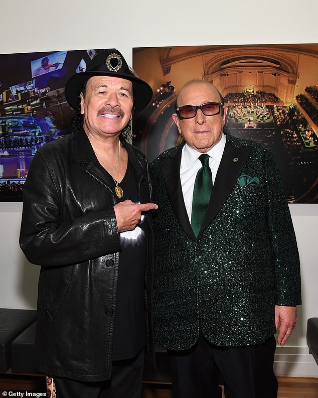 Nakon što je u 80-ima i 90-ima zacrtala Rocky Put, Santana je svoj najveći uspjeh 1999. godine sa svojim albumom Supernatural, koji je vodio hit singl Smooth, koji je prikazao vokale iz Roba Thomasa iz Matchboxa; Na slici u travnju 2024. s Cliveom Davisom u NYC -u