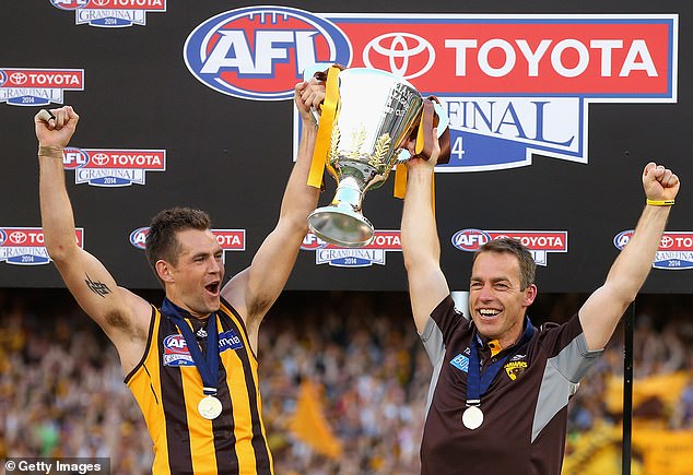 Luke Hodge i Alastair Clarkson zajedno su osvojili četiri premijera na Hawthornu (na slici, nakon što su pobijedili u velikom finalu 2014.)