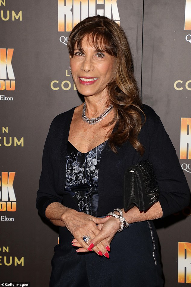 Međutim, saznavši da je Marija, 74, postavila dio Freddiejeve memorabilije na prodaju, navodno je njegova sestra Kashmira Bulsara, 73, ostala devastirana i odlučna da ih drži u obitelji (na slici 2023.)