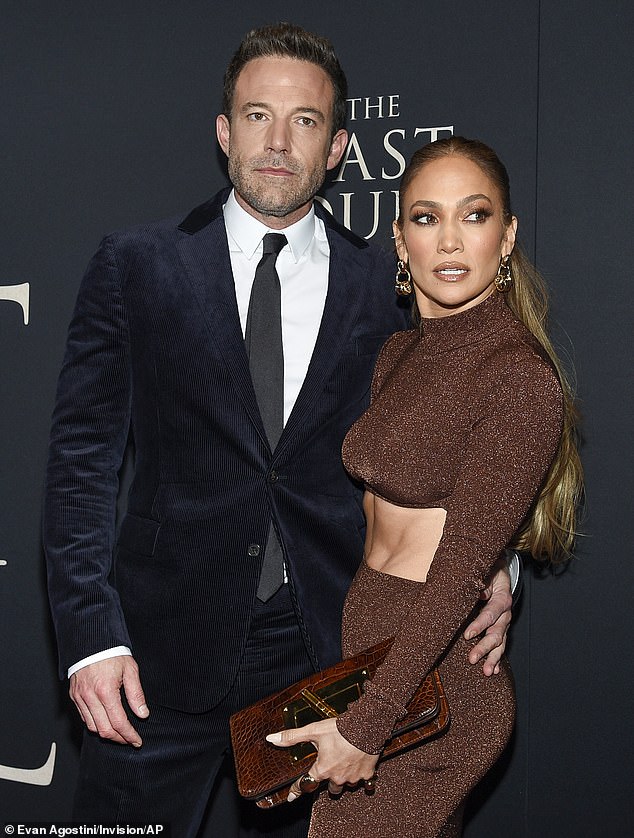 Izvori su rekli da TMZ Affleck želi sniziti cijenu svog bivšeg bračnog doma, dok Lopez to ne čini; Na slici 2021
