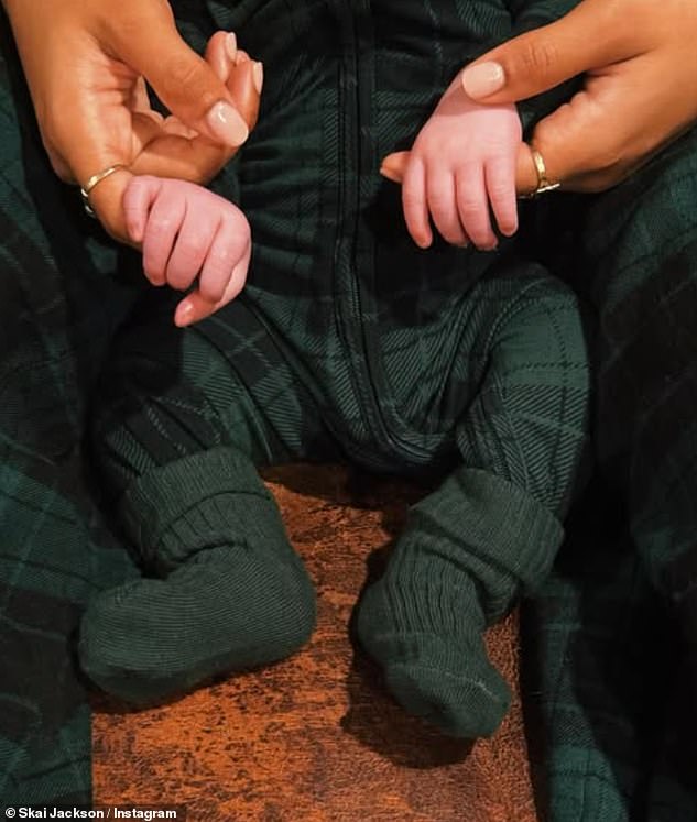 Burgin je bio iza rešetaka kada je Jackson u siječnju 2025. rodila svog dječaka Kasaija